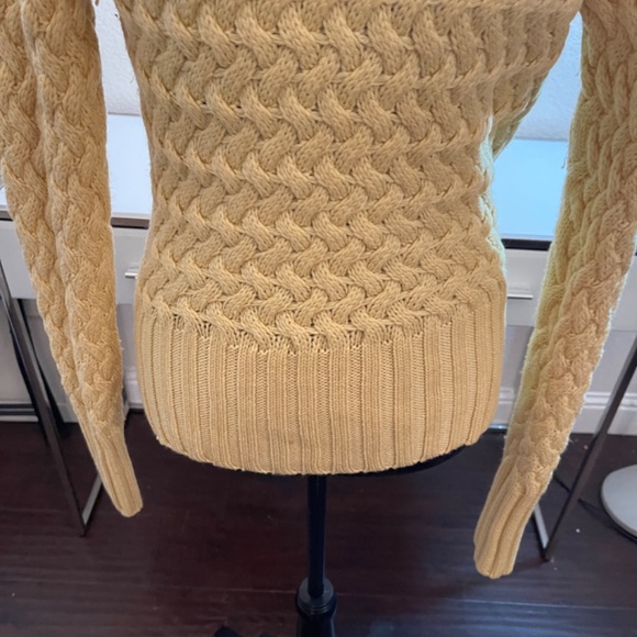 NWOT  BANANA REPUBLIC EXTRA FINE ITALIAN MERINO WOOL V-NECK SWEATER - Picture 11 of 12